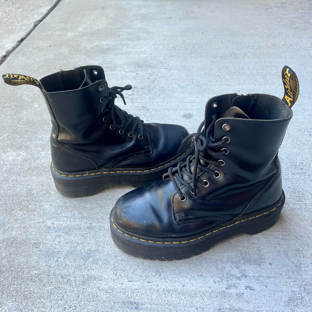 **SOLD** Dr. Martens - Chunky Black Lace Up Combat Boots🖤